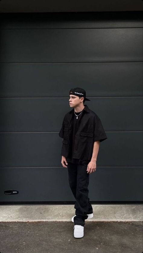 Full Black Outfit Men, Black Cap Outfit, Full Black Outfit, Outfits Men Streetwear, Black Outfit Men, Breezy Outfit, Mens Summer Outfits, Mens Casual Outfits Summer, Teen Boy Outfits