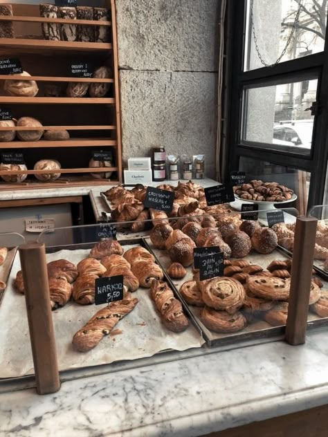 Rustic Bakery, Bread Display, Vintage Bakery, Bakery Shop Design, Bakery Store, Bakery Interior, Bakery Design Interior, Bread Shop, Cozy Coffee Shop