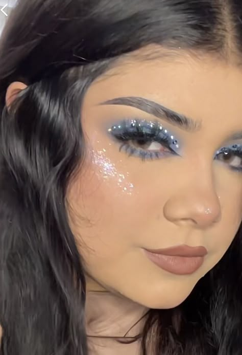 Blue Glitter Face Makeup, Cinderella Blue Makeup, Blue Glitter Eyeshadow Looks, Festival Makeup Blue, Eyeshadow Looks Black Women, Blue Glitter Eyeshadow, Glitter Eyeshadow Looks, Make Azul, Gem Makeup