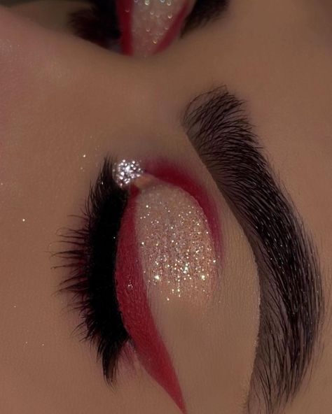 Quinceanera Makeup, Xmas Makeup, Birthday Makeup Looks, Makeup Skills, Good Makeup, Eye Makeup Images, Christmas Eye Makeup, Red Eye Makeup, Cherry Crush