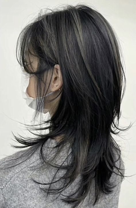 Hush Cut, Gothic Hairstyles, Layered Haircuts For Medium Hair, Hair Upstyles, Hairstyles For Layered Hair, Hair Appointment, Haircuts For Medium Hair, Hair Color And Cut, Hair Inspo Color