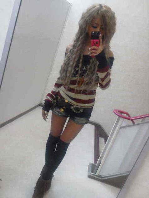 Cruel side of life: Ora/Ane gyaru inspiration post Ane Gyaru, Gyaru Outfit, Rokku Gyaru, Harajuku Barbie, Gyaru Style, Eat Pretty, Fashion Movement, Gyaru Fashion, College Shirts