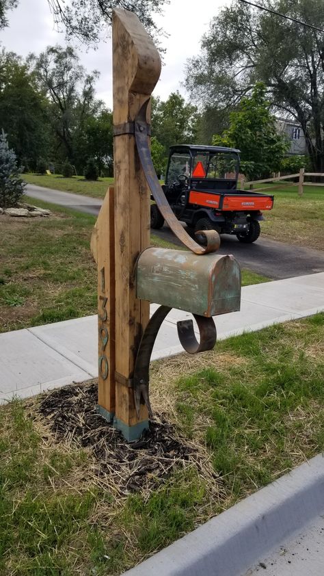 French Country Mailbox Ideas, 6x6 Post Ideas, Ranch Glam, Driveway Landscape, Country Mailbox, Rustic Mailboxes, Post Mailbox, Wooden Mailbox, Unique Mailboxes