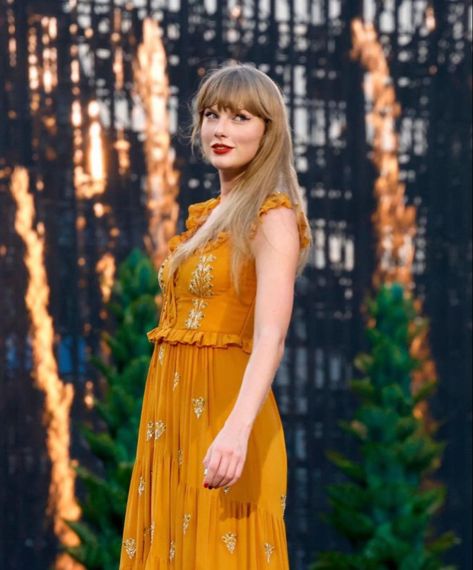 #taylorswift #taylorswiftupdates #tserastour #erastour #theerastour #taylorswifttour #taylornation #CincinnattiTSTheErasTour #cincytstheerastour #evermore #etro Evermore Dress, Taylor Outfits, Swift Tour, Estilo Taylor Swift, Tour Outfits, Taylor Swift Outfits, Taylor Hill, Taylor Swift Hair, Taylor Swift Concert