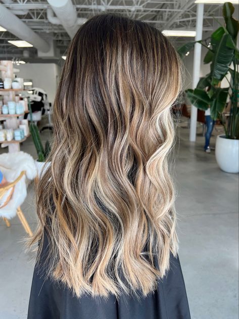 Balayage Brunette To Blonde Caramel, Beach Brunette Hair, Brown Blonde Hair Balayage, Beachy Brunette Hair, Glowup Ideas, Dirty Blonde Hair With Highlights, Brunette Bronde, Brown Hair Pale Skin, Boliage Hair