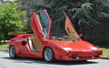 Kit Cars Replica, Lamborghini Pictures, Replica Cars, Aston Martin Vanquish, Pagani Zonda, Luxury Car Dealership, Lamborghini Veneno, Dirt Track Racing, Lamborghini Countach