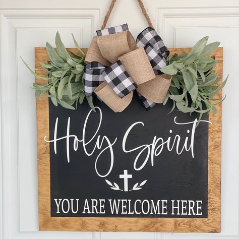 Square Door Hanger Wooden, Small Front Porch Ideas Farmhouse, Easter Front Porch Ideas, Easter Front Porch, Christian Wreath, Welcome Signs Front Door, Christian Signs, Porch Wreath, Front Porch Signs