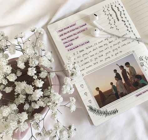 Francisca Core, Kpop Diy, Lauren Daigle, Bookstagram Inspiration, Cream Aesthetic, Photography Decor, White Iphone, Book Art Diy, Instagram Feed Ideas