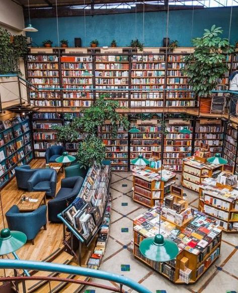 The 10 Most Aesthetic Bookshops In The World - Society19 UK Book Store Aesthetic, Bookshop Café, Bookstore Design, Library Cafe, Store Aesthetic, Lots Of Books, Beautiful Bookshelf, Bookstore Cafe, Dream Library