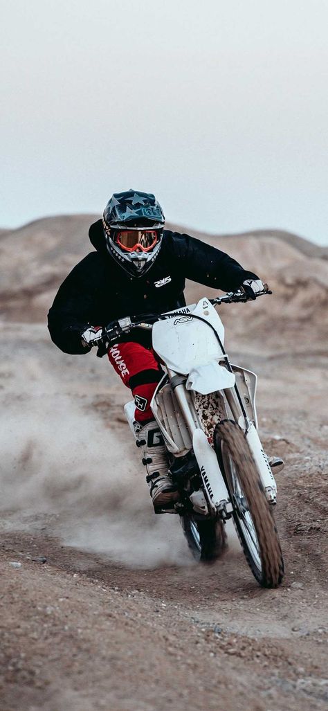 Dirt Bike Wallpaper, Bike Wallpaper, Motocross Love, Cool Dirt Bikes, Image Moto, Motorcross Bike, Off Road Bikes, Bike Aesthetic, Motorcycle Dirt Bike