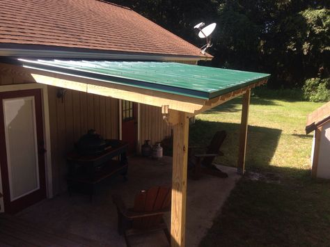 Patio roof with Hunter green metal roofing covered deck / covered patio Metal Roof Patio, Patio Ideas Australia, Patio Roof Extension Ideas, Inexpensive Patio, Roof Patio, Carport Patio, Backyard Patio Deck, Covered Patio Design, Patio Layout