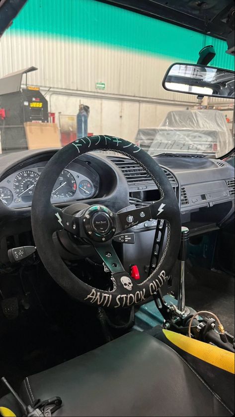 Bmw  freno hidráulico   Anti stock club Drift Car Interior, Jdm Interior, Mustang S197, Cars Night, Car Jdm, Acura Legend, Slammed Cars, Vanilla Coke, Formula Drift