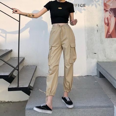 Khaki Pants Outfit Women Casual, Khaki Pants Outfit Women, Jogger Pants Outfit Women, Baggy Pants Outfit, Khaki Pants Outfit, Jogger Outfit, Jogger Pants Outfit, Formal Fashion, High Fashion Women