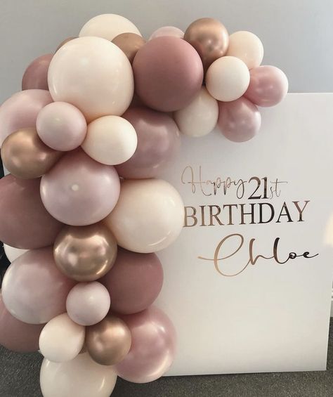 Ballon Combination Ideas, 21st Birthday Balloon Arch, Rose Gold Balloon Decorations, Rose Gold Decorations Birthday, Gold Balloons Decorations, Pink Birthday Decorations, Pink Party Theme, Champagne Birthday, 21st Bday Ideas