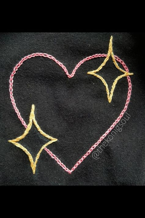 Hanky Embroidery Design Simple, Embroidered Hoodie Diy, Emoji Embroidery, Y2k Embroidery, Embroidery Jeans Diy, Punk Fashion Diy, Embroidery Heart, Hoodie Diy, Embroidery Hearts