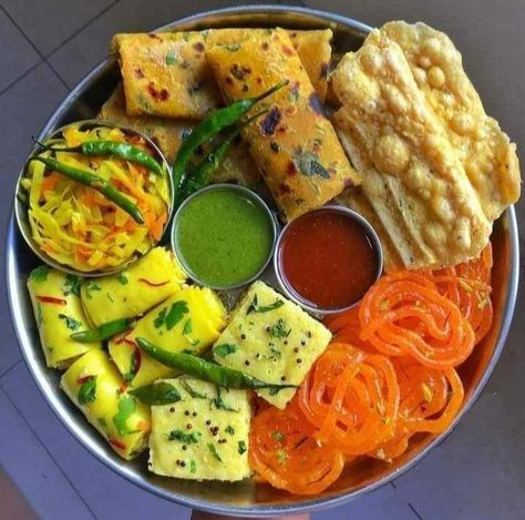 Gujarati Thali, Breakfast Quotes, Indian Fast Food, Dinosaur Birthday Cakes, Party Food Buffet, Indian Cooking Recipes, Food Gallery, Gujarati Recipes, Indian Kitchen