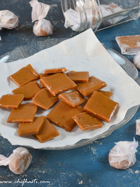 Hard Caramel Recipe, Carmel Candy, Mango Kulfi, Hard Candy Recipes, Homemade Toffee, How To Make Caramel, Caramel Toffee, Homemade Sweets, Caramel Candy