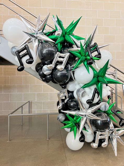 Music Theme Balloon Decoration, Rock And Roll Balloon Garland, Music Balloon Arch, Music Event Decor, Music Balloons, Rock And Roll Theme Party, Grad Balloons, Baloon Garland, Music Party Decorations