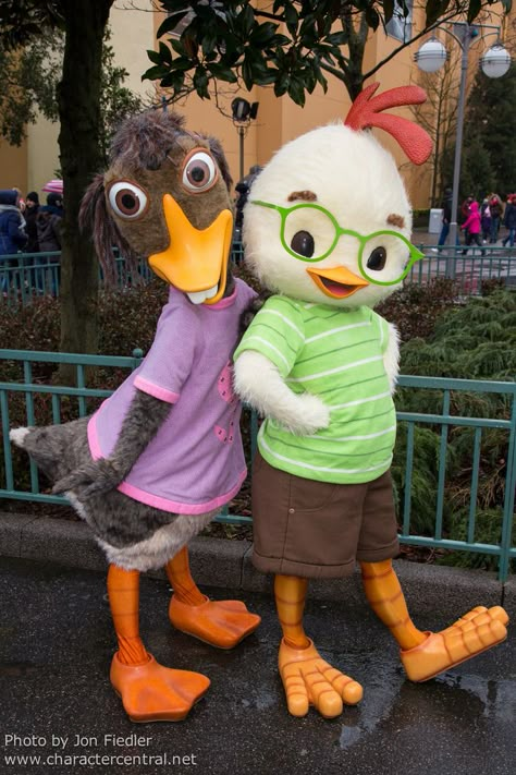 Chicken Little (Movie) at Disney Character Central Chicken Little Halloween Costume, Duck From Chicken Little, Chicken Little Costume, Abby Mallard, Walt Disney Paris, Chicken Little Disney, Character Day Ideas, Disney Characters Costumes, Chicken Little