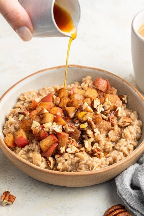 This creamy apple cinnamon oatmeal recipe is studded with fresh apples and loaded with fall flavor. It comes together quickly and is the perfect warm breakfast to enjoy on chilly mornings. Eating Bird Food, Apple Cinnamon Oatmeal, Pecan Rolls, Apple Oatmeal, Cinnamon Oatmeal, Warm Breakfast, Overnight Oatmeal, Oatmeal Recipe, Clean Eating Meal Plan