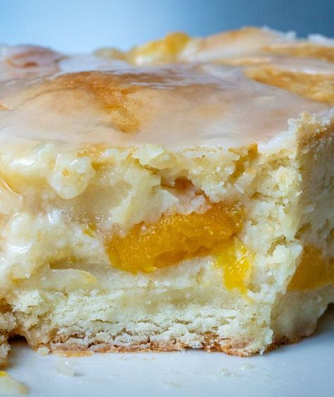 "After the first bite you just have... - Fine Southern Dish Peaches And Cream Cheesecake, Peach Treats, Peaches And Cream Dessert, Pan Desserts, Desert Bars, Sweet Bars, Lemon Tarts, Bar Desserts, Fruit Bars