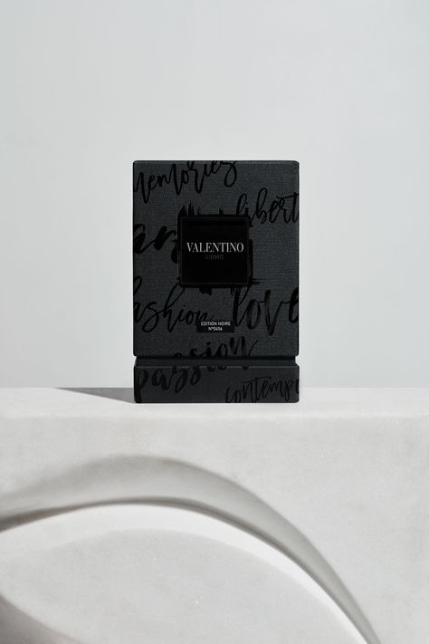 Luxury Perfume Packaging, Black Perfume, Limited Edition Packaging, Fragrance Packaging, Perfume Box, Black Packaging, Perfume Packaging, Box Packaging Design, Bottle Packaging