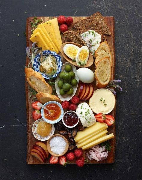 what is scandinavian breakfast (and here’s why you need it immediately) Scandinavian Breakfast, Breakfast Board, Brunch Spread, Overnight Oat, Breakfast Party, Scandinavian Food, Diet Vegetarian, Food Platters, Breakfast Ideas