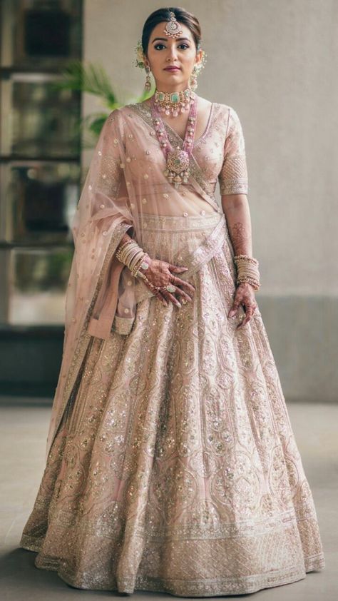 Sabyasachi Bridal Lehenga Collection, Lehenga Outfits, Bridal Lehenga Images, Sabyasachi Lehenga Bridal, Pink Bridal Lehenga, Bridal Entry, Sabyasachi Bridal, Bridal Lengha, White Lehenga