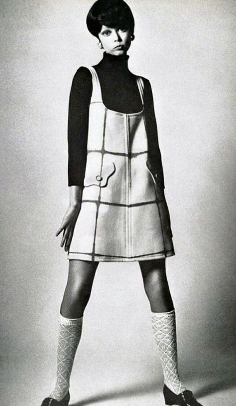 Pattie Boyd was the face of the '60s. Her blonde hair, deep bangs, long legs, and perfect pout got her on magazine covers and snared her a b... 60s Mod Fashion, 60’s Fashion, Pattie Boyd, 1960 Fashion, 60s 70s Fashion, Fashion 1960s, Swinging Sixties, Sixties Fashion, 60 Fashion