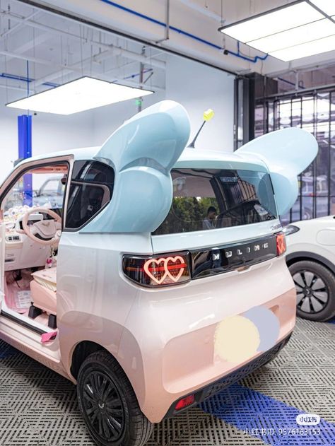 Kawaii Car Interior, Car Motivation, Alien House, Kawaii Car, Moon Dragon, I Need Her, Pink Cars, Car Deco, Pretty Bike