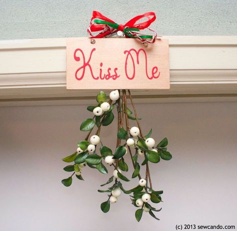 Christmas Ceiling Decorations Ideas, Kiss Under Mistletoe, Mistletoe Diy, Christmas Ceiling Decorations, Christmas Kiss, Mistletoe Kiss, Under The Mistletoe, Christmas Night, Christmas Table Settings