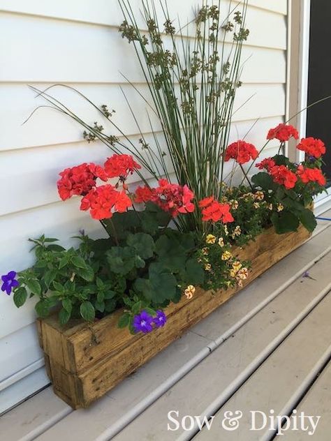 Pallet Trough Planter - Long Planter Ideas Outdoor, Porch Planter Ideas, Small Patio Spaces, Pallet Planter, Trough Planters, Porch Planters, Pallet Garden, Diy Porch, Diy Outdoor Decor