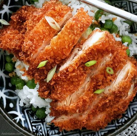 Crispy Chicken Katsu, Japanese Fried Chicken, Fried Chicken Cutlets, Chicken Tray Bake, Chicken Cutlet Recipes, Breaded Chicken Cutlets, Chicken Over Rice, Japanese Chicken, Chicken Cutlet