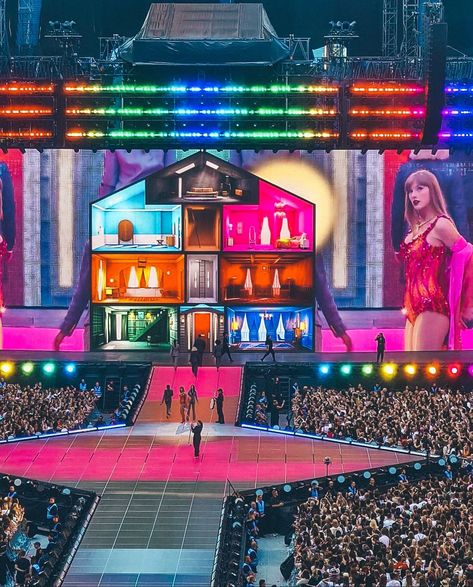 Eras Tour House, Lover House Taylor Swift, Taylor Swift House, Lover House, Eras Tour Lover, Tour Aesthetic, Taylor Swift Lover, Lover Era, Taylor Swift The Eras Tour