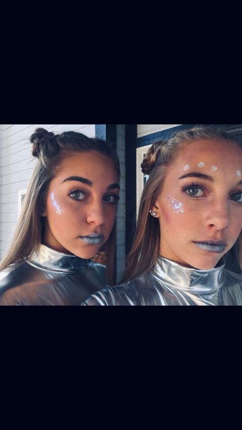 Astronaut Halloween Makeup, Out Of This World Costume, Diy Outer Space Costume, Outer Space Costume Woman, Space Disco Outfit, Spacegirl Costume, Astronaut Makeup, Galactic Party Outfit, Galaxy Costume