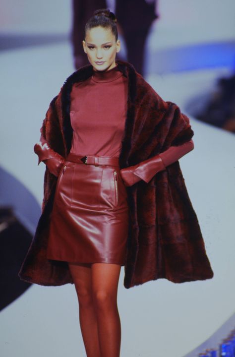 Ines Rivero, Fashion 1990s, Claude Montana, Fur Design, Models 90s, Runway Fashion Couture, Vintage Runway, High Fashion Dresses, High Fashion Editorial