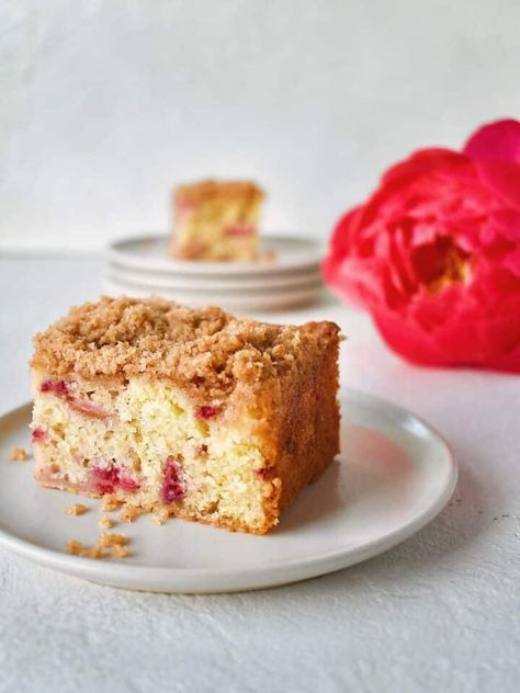 Raspberry Rhubarb Buckle - KendellKreations Rhubarb Buckle, Desserts For Spring, Rhubarb Dessert, Rhubarb Coffee Cakes, Fresh Fruit Desserts, Raspberry Rhubarb, Spring Dessert, Rhubarb Desserts, Peanut Butter Oreo