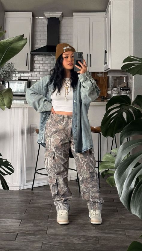 Casual Camo Pants Outfit, Sahm Outfits Winter, White Camo Pants Outfit, White Camo Pants, Baddie Closet, Jamie Genevieve, Camo Pants Outfit, Wardrobe Aesthetic, Throwing Fits