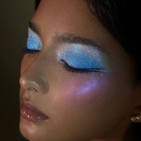 Fantasy Blue Makeup, Fae Ball, Euphoria Makeup, Rave Makeup, Birthday Makeup, Fairy Makeup, Dope Makeup, Art Makeup, Creative Makeup Looks