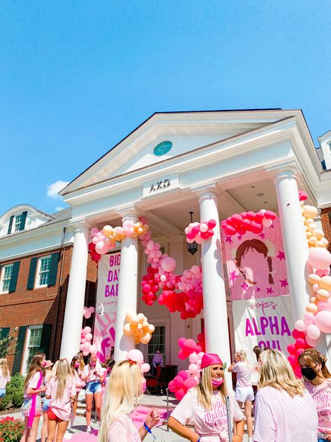 Rush Decorations Sorority, Rush Week Aesthetic, Uf Sorority, Bama Rush Aesthetic, College Sorority Aesthetic, Sorority Rush Aesthetic, Barbie Sorority Bid Day, Soroity Girls Aesthetic, Alabama Sorority Girl