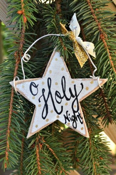 Diy Christmas Star, Diy Star, Farmhouse Christmas Ornaments, Christmas Star Decorations, Star Ornaments, O Holy Night, Wood Christmas Ornaments, Christmas Ornaments Homemade, Christmas Decorations Rustic