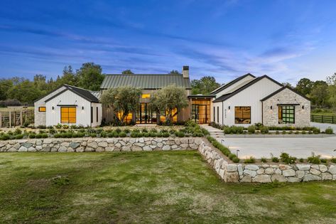 Modern Farmhouse Custom Home Floor Plan — Tangent Design and Engineering Hill Country Ranch House, Modern Farmhouse High Ceilings, Napa Valley Architecture, Modern European Home Exterior, Modern Mountain Farmhouse, H Shaped House Plans, Napa Valley House, One Level Farmhouse Plans, European Home Exterior