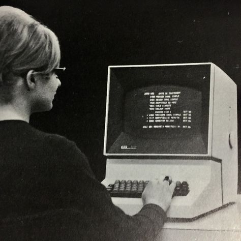 Hello Stranger, Avatar Art, Old Computer, Human Computer, Saved Images, Vintage Computer, Computer Problems, Retro Computer, Retro Tech