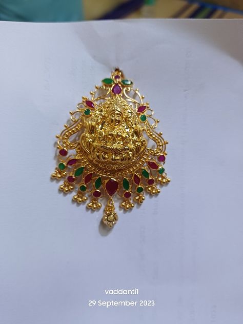 Laxmi Devi Pendent Gold, Lakshmi Locket Gold, Locket Designs Pendants, Lakshmi Devi Locket Gold, Gold Lakshmi Pendant Designs, Locket Designs Pendants Gold, Pendent Gold, Latest Earrings Design, Gold Jewelry Prom