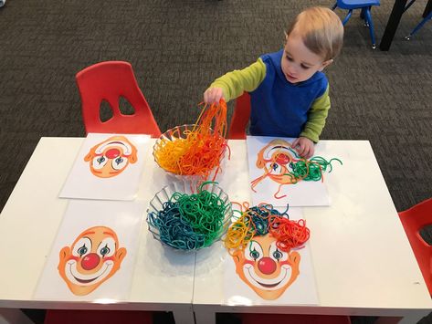 Sensory spaghetti clown hair cute for chodesh adar/purim Carnival Themed Activities For Toddlers, Clown Activities Preschool, Sensory Carnival Activities, Circus Sensory For Toddlers, Purim Sensory Bin, Circus Sensory Activities, Circus Week Preschool, Purim Activities Preschool, Carnival Sensory Bin