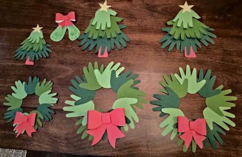 Hand Print Wreath Christmas, Hand Print Wreaths Kids Christmas, Handprint Wreath Craft, Hand Wreath Craft Kids, Kids Wreath Craft, Handprint Christmas Wreath, Hand Print Wreath, Kids Christmas Wreath, Hand Wreaths