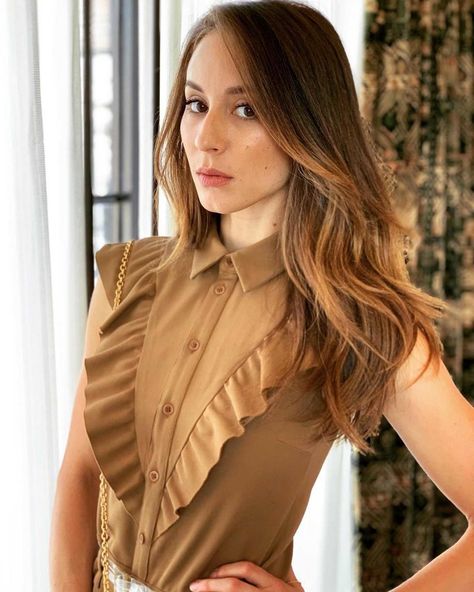 How Troian Bellisario Created Her Own 'Pretty Little Liars' Narrative | Career, Celebs | Cosmopolitan Middle East Troian Bellisario, Spencer Hastings, Fashion Cover, Famous Women, Wedding Humor, Pretty Little Liars, American Actress, Pretty People, Actresses