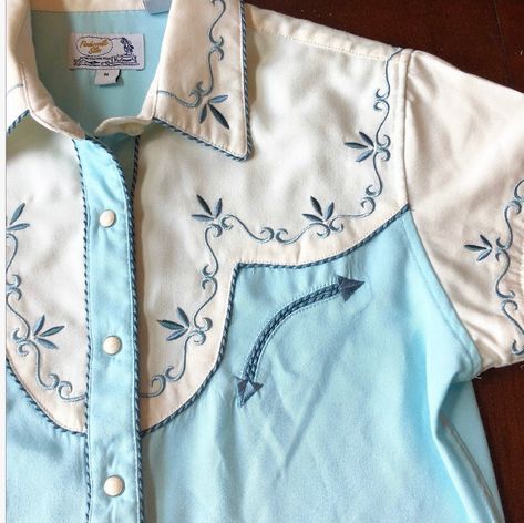 Western Shirt Embroidery, Cowboy Shirts Women, Vintage Western Outfits, Western Shirt Women, Western Shirts For Women, Embroidered Western Shirt, Cowgirl Vintage, Western Embroidery, Vintage Western Wear