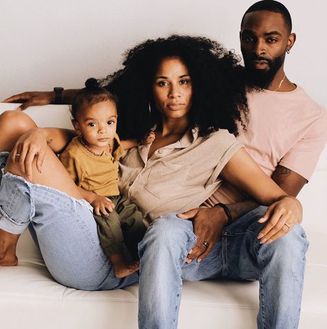 S. on Twitter: "Nothing better than starting a family with the one you love.💛… " Fall Photo Shoot Outfits, Starting A Family, Black Motherhood, Mother Images, Family Photoshoot Outfits, Baby Momma, Black Family, Quoi Porter, Best Friend Photoshoot