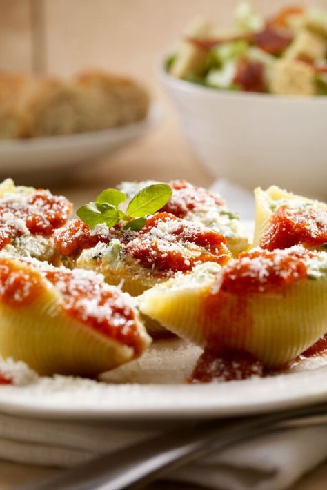 Ina Garten Stuffed Shells Bread Sides, Spinach Stuffed Shells, Stuffed Shells Ricotta, Stuffed Pasta, Italian Chopped Salad, Spinach Ricotta, Ina Garten Recipes, Pasta Shells, Stuffed Shells Recipe